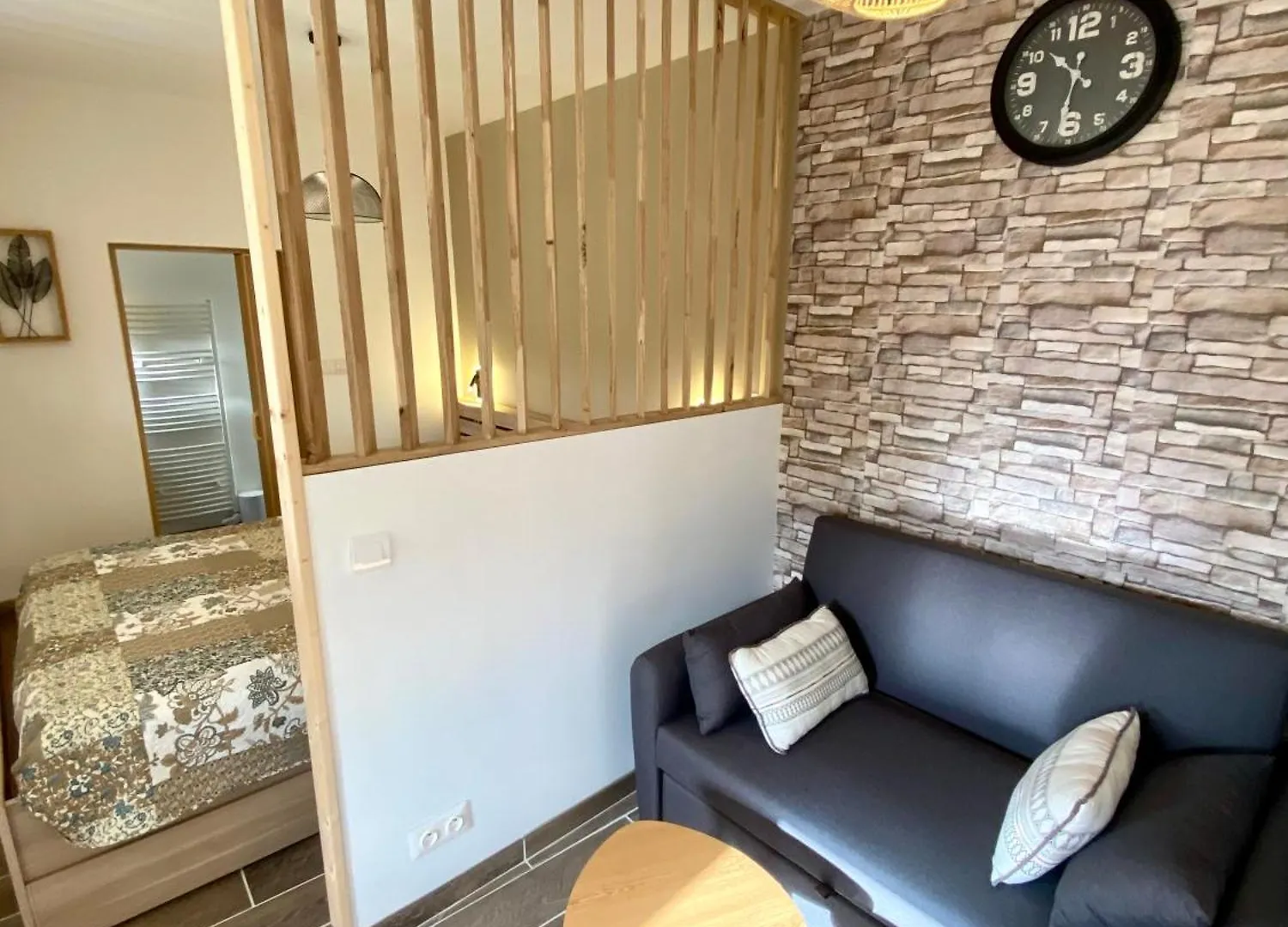 Studio 263 Suze-la-Rousse 0*,  France